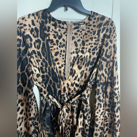 Fashion Nova Longsleeve Leopard Print Romper Size Medium - Picture 6 of 12